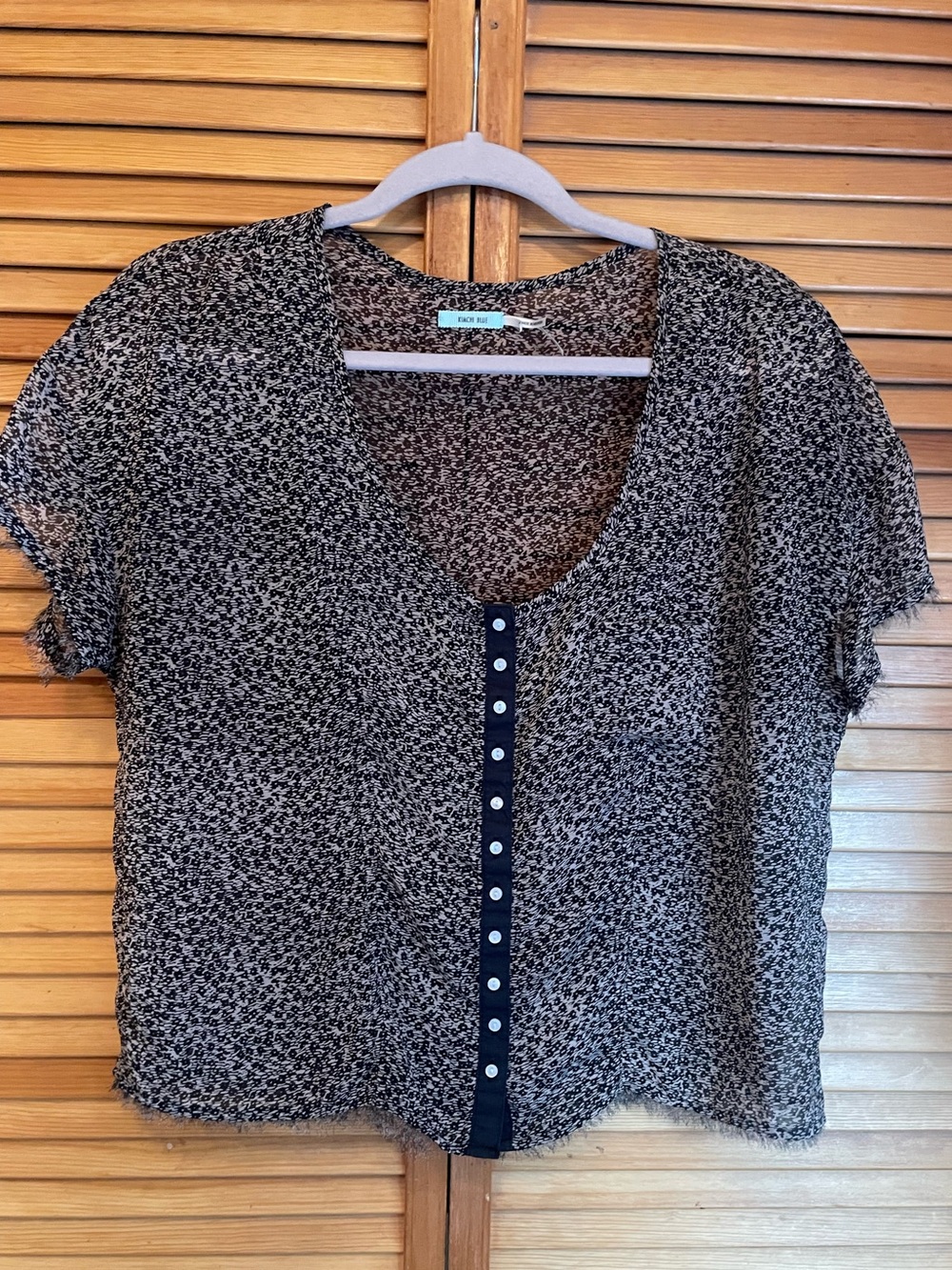 Kimchi Blue Chiffon Raw Edge Short Sleeve Top in Black and Cream Floral. M